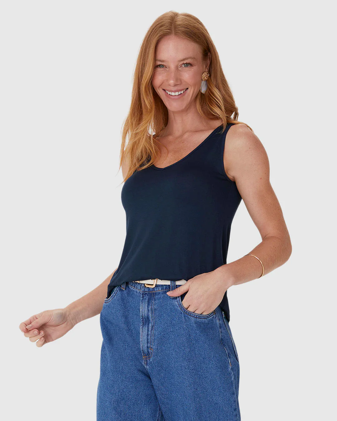 Regata Básica Feminina Decote V Em Malha Essence