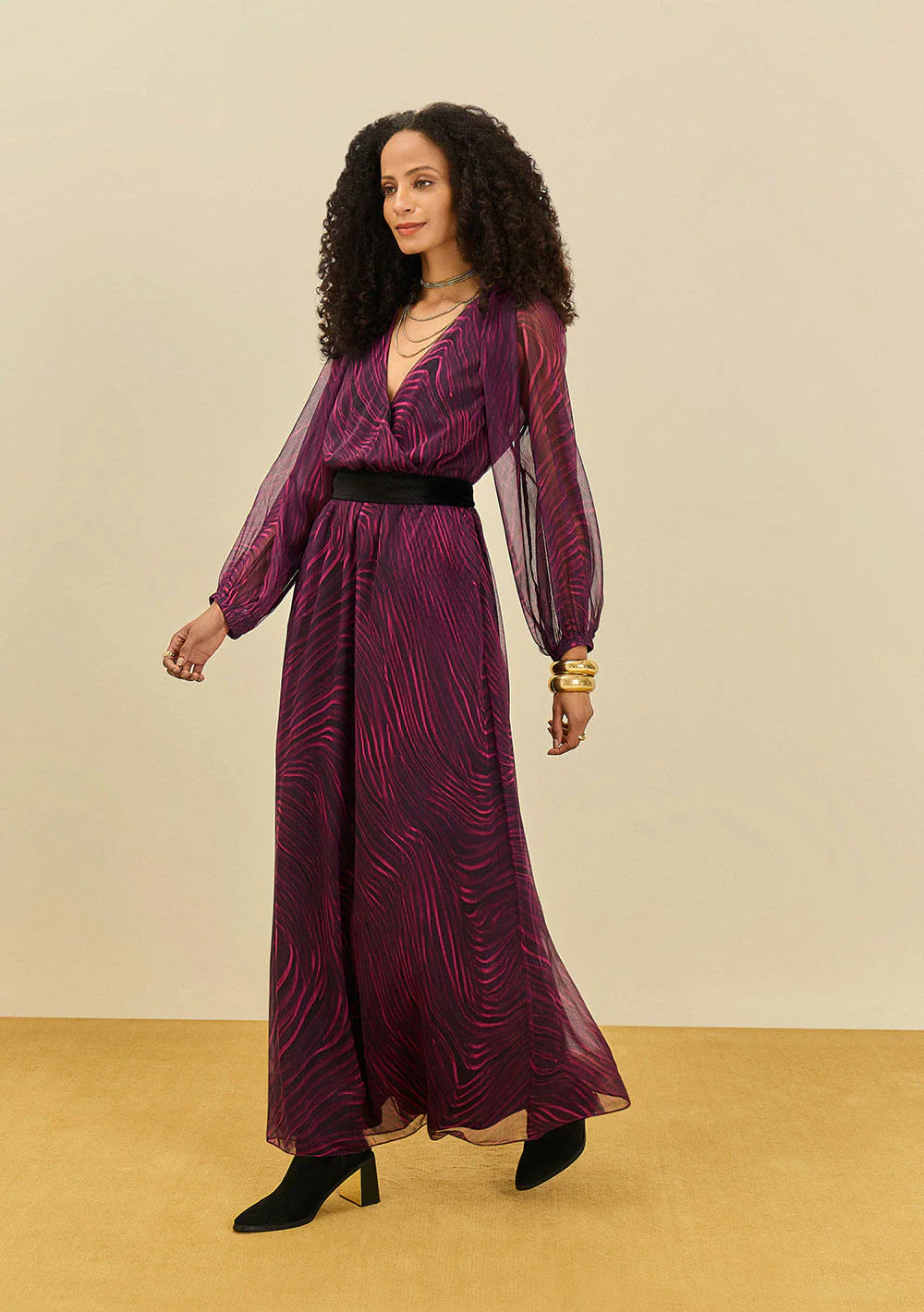 Vestido Maria.Valentina Solto Decote V Manga Longa Longo Preto