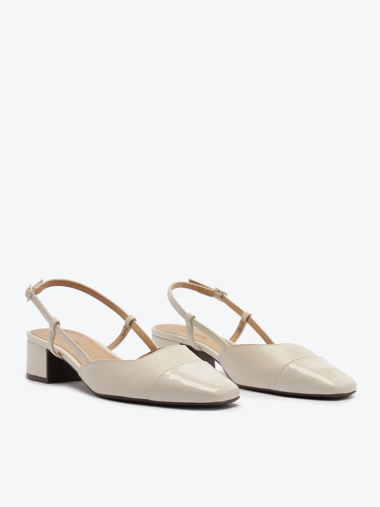 Scarpin Slingback Salto Bloco Ponta Verniz Branca