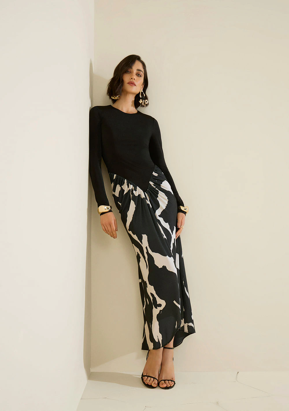 Vestido Morena Rosa Ajustado Decote Careca Manga Longa Longo Preto