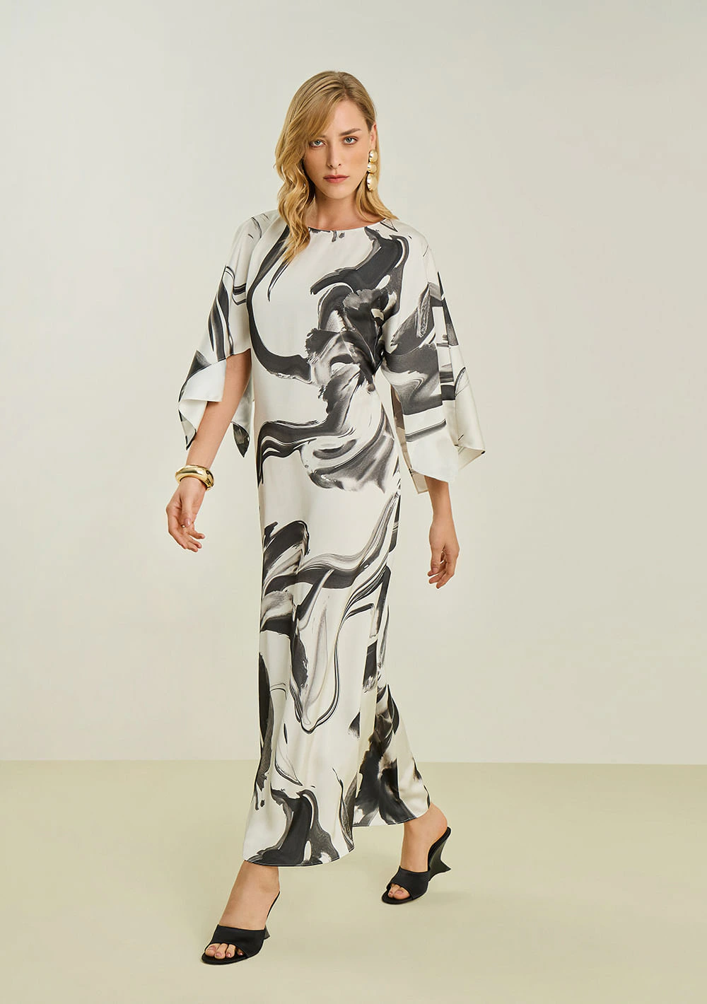 Vestido Maria.Valentina Ajustado Decote Canoa Manga 7 Oitavos Longo Preto