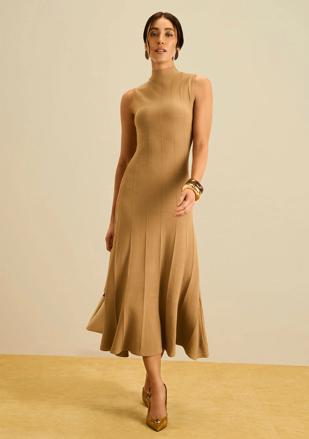 Vestido Maria.Valentina Ajustado Gola Alta Sem Manga Midi Bege Claro