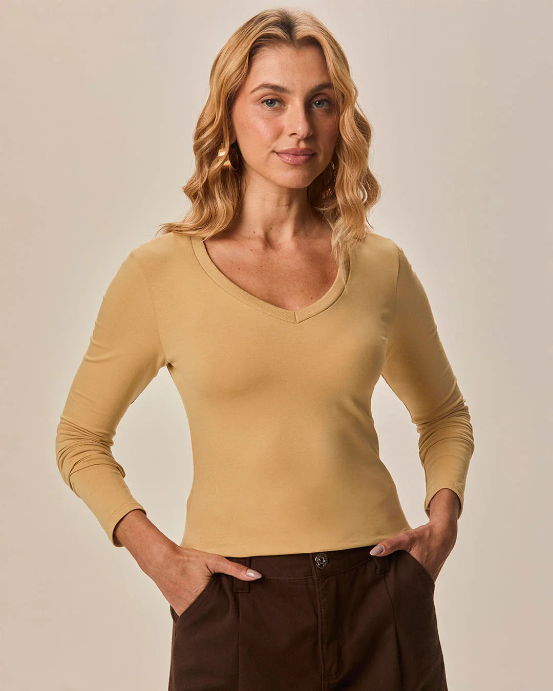 Blusa Básica Feminina Gola V Manga Longa Em Algodão
