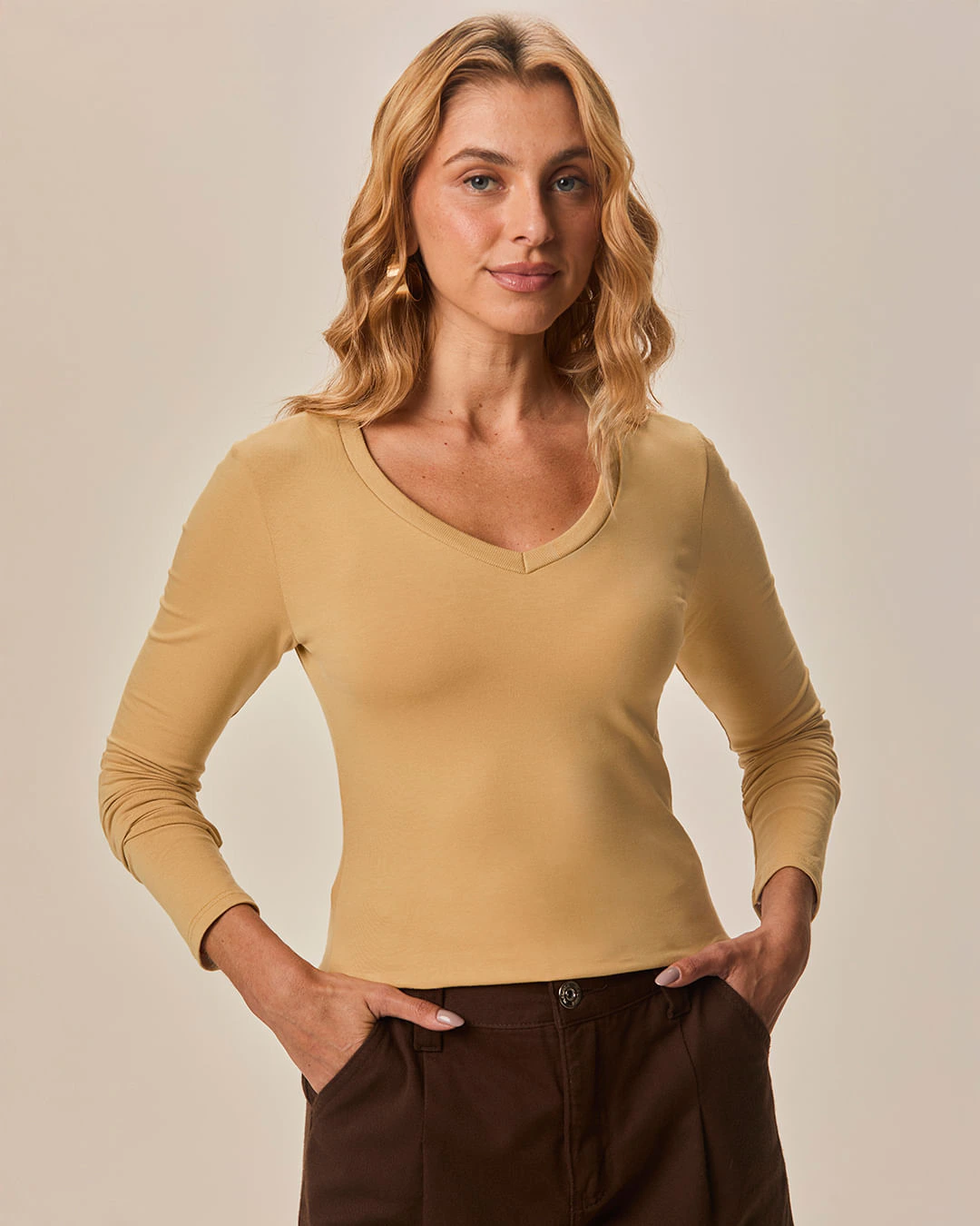 Blusa Básica Feminina Gola V Manga Longa Em Algodão