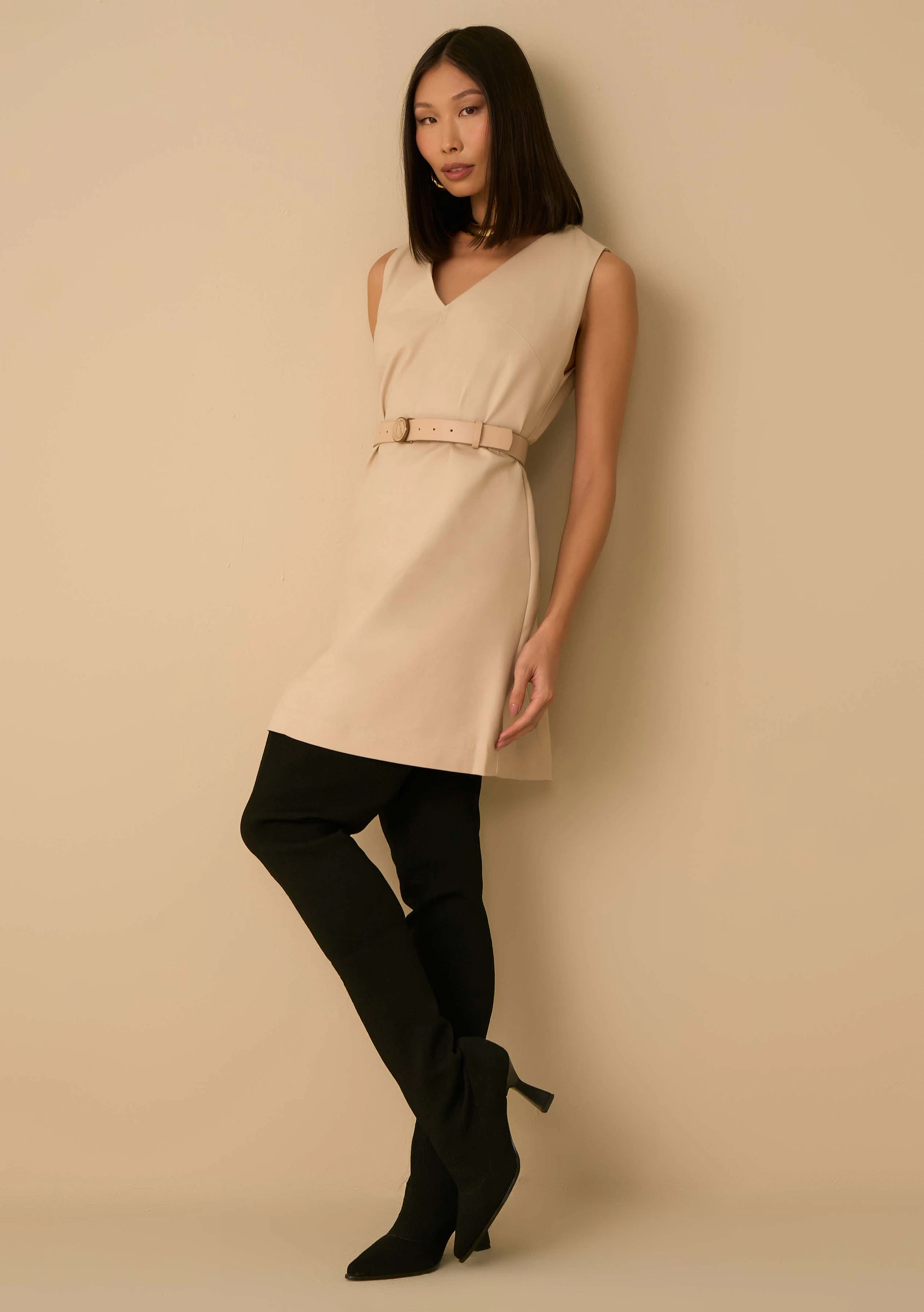 Vestido Maria.Valentina Solto Decote V Sem Manga Curto Bege
