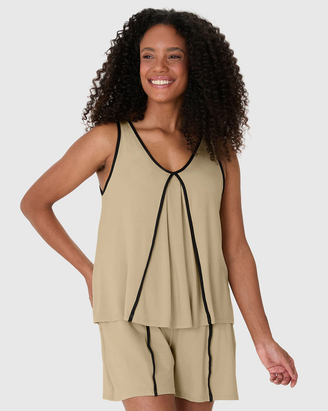 Regata Feminina Evasê Detalhe Costura Contraste Em Viscose Stretch