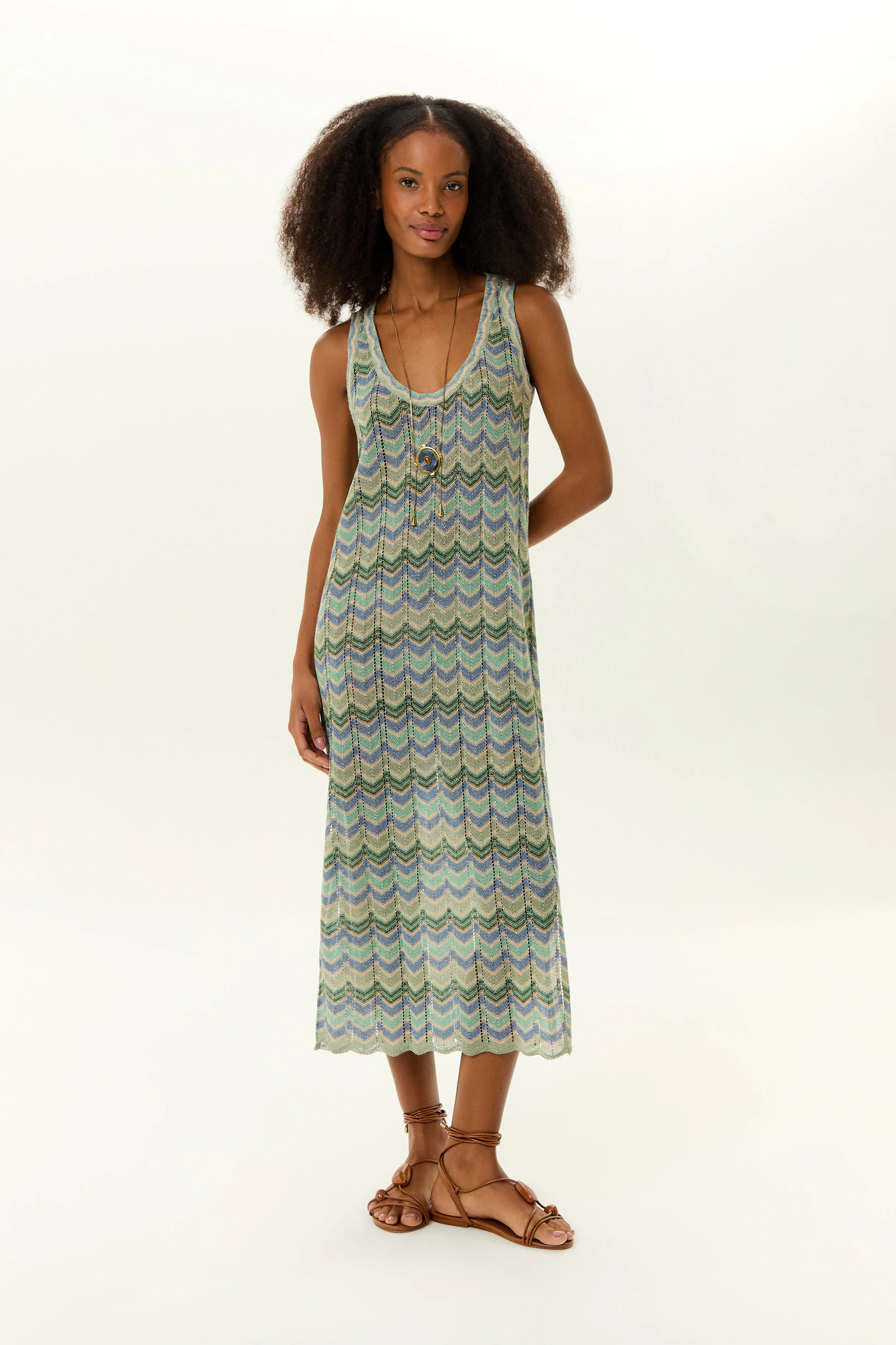Vestido Midi Tricot Fendas Chevron