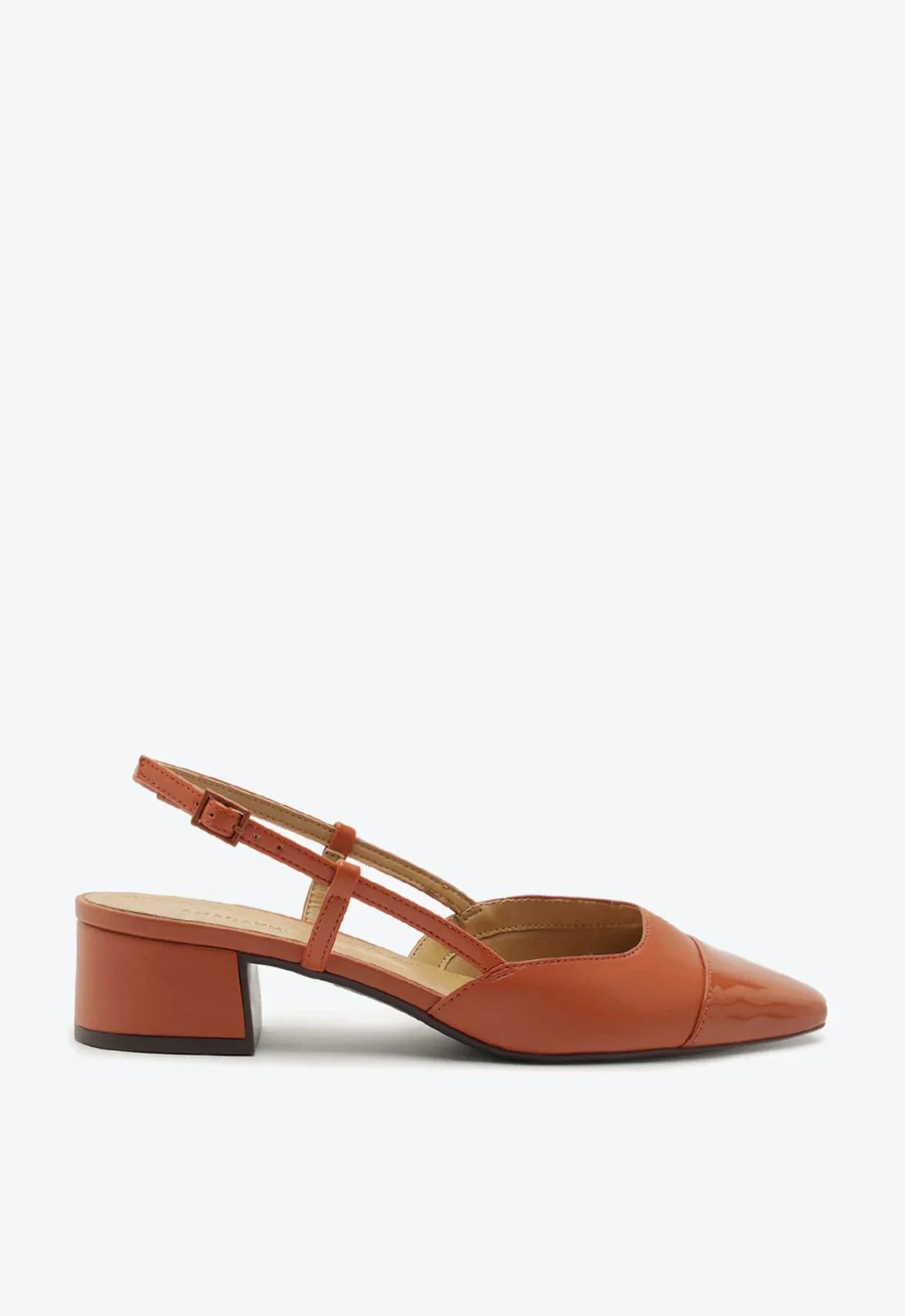 Sapatilha Slingback Salto Bloco Ponta Verniz Marrom