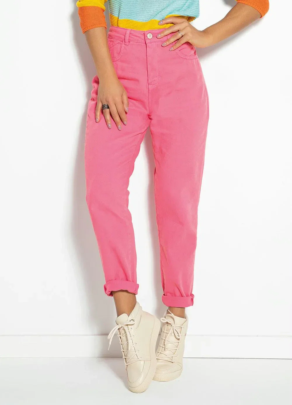 Sawary Jeans - Calça Rosa Chiclete Mom Jeans com Bolsos Sawary