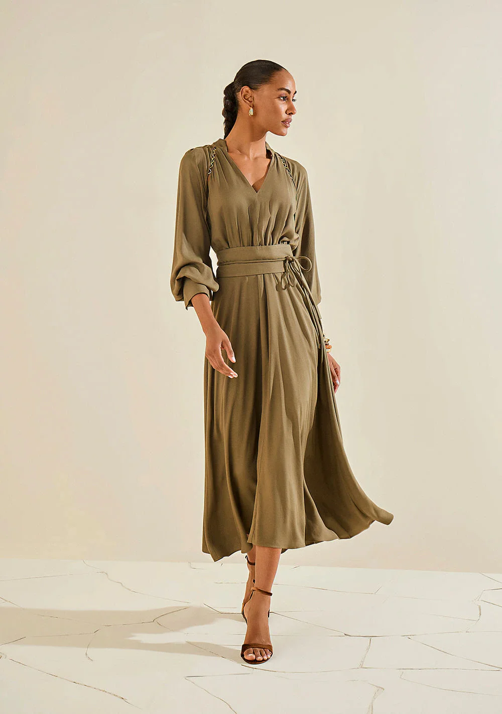 Vestido Morena Rosa Solto Decote V Manga Longa Midi Verde