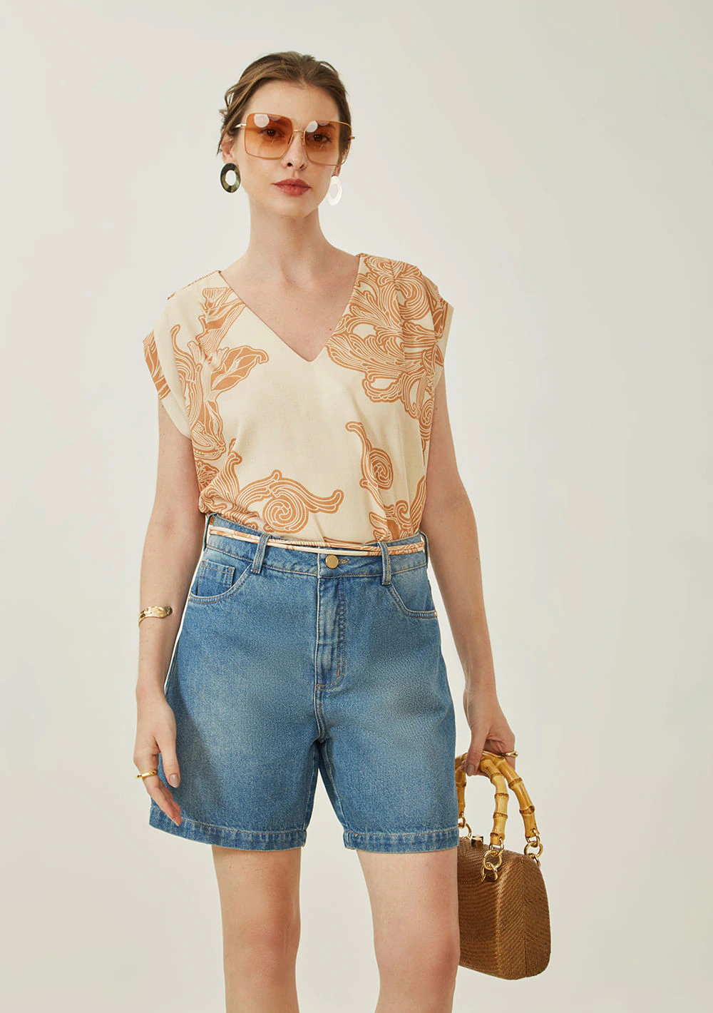 Blusa Maria.Valentina Ajustada Decote V Manga Curta Alongada Off White/Marrom