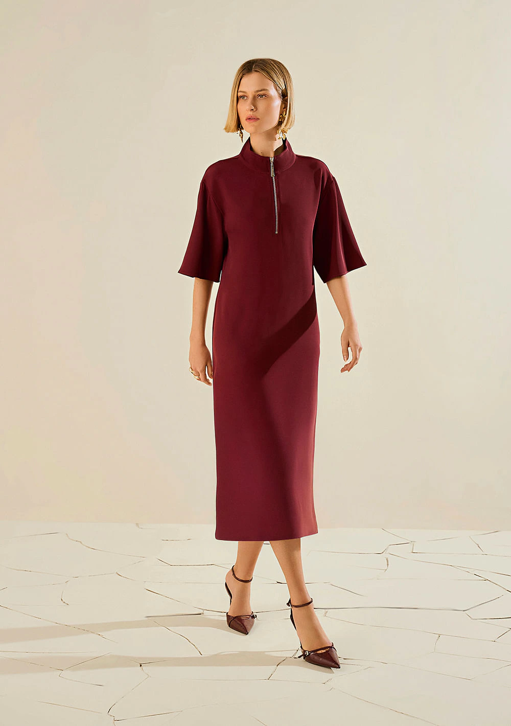 Vestido Morena Rosa Solto Gola Alta Manga Curta Longo Bordo