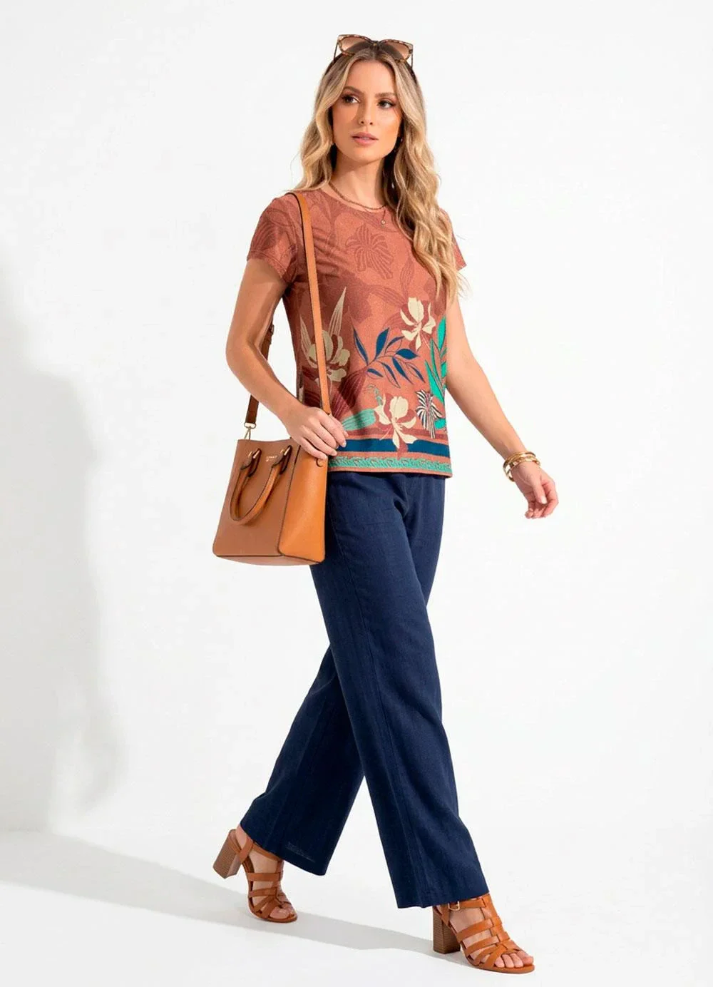 Quintess - Blusa Floral Artístico em Malha Fria