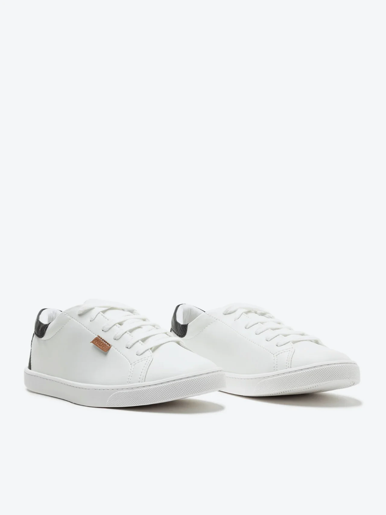 Tênis Clean Branco e Preto