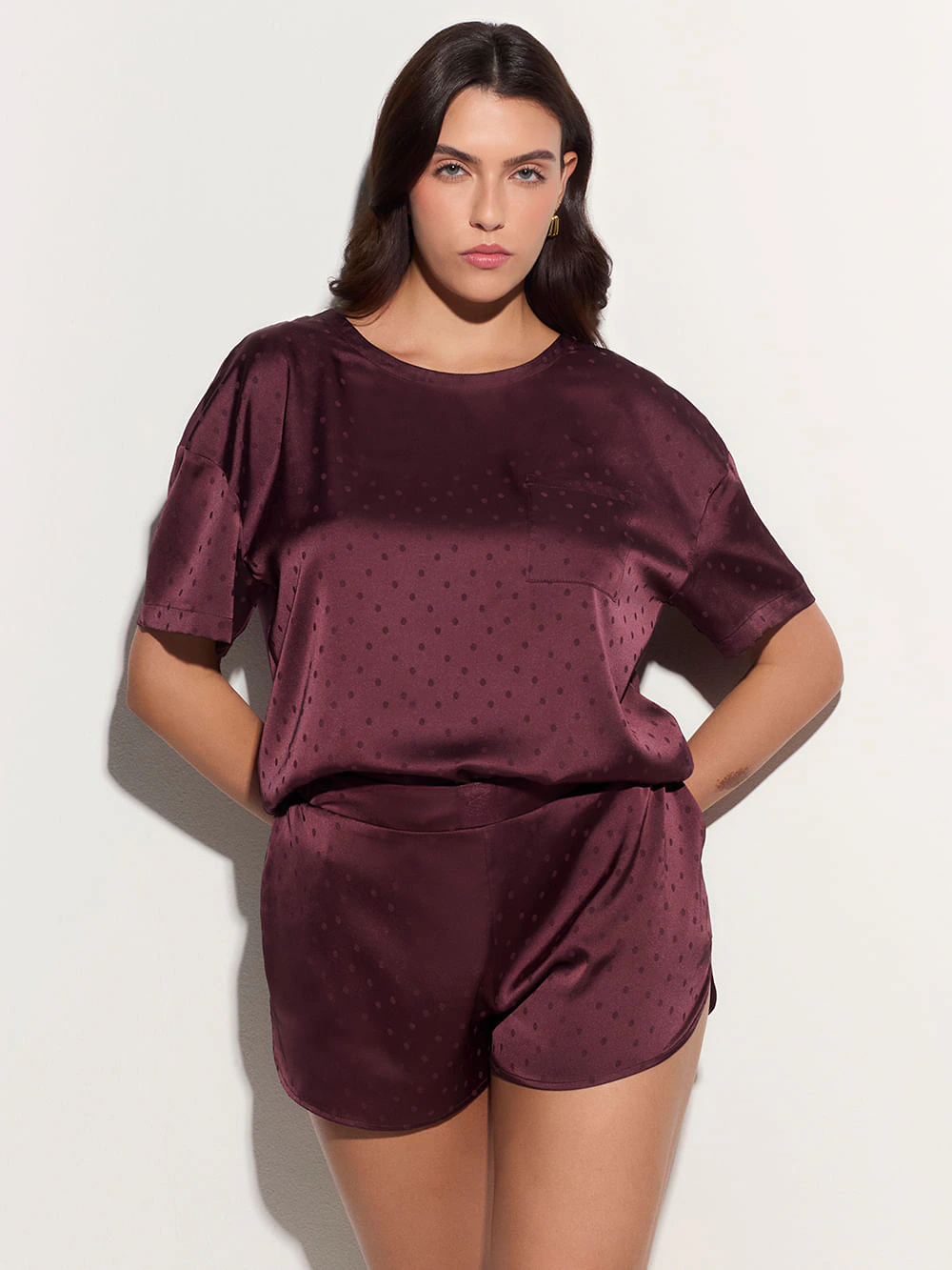 kit T-Shirt Manga Curta e Shorts Cetim Taylor Vinho Catawba Grape