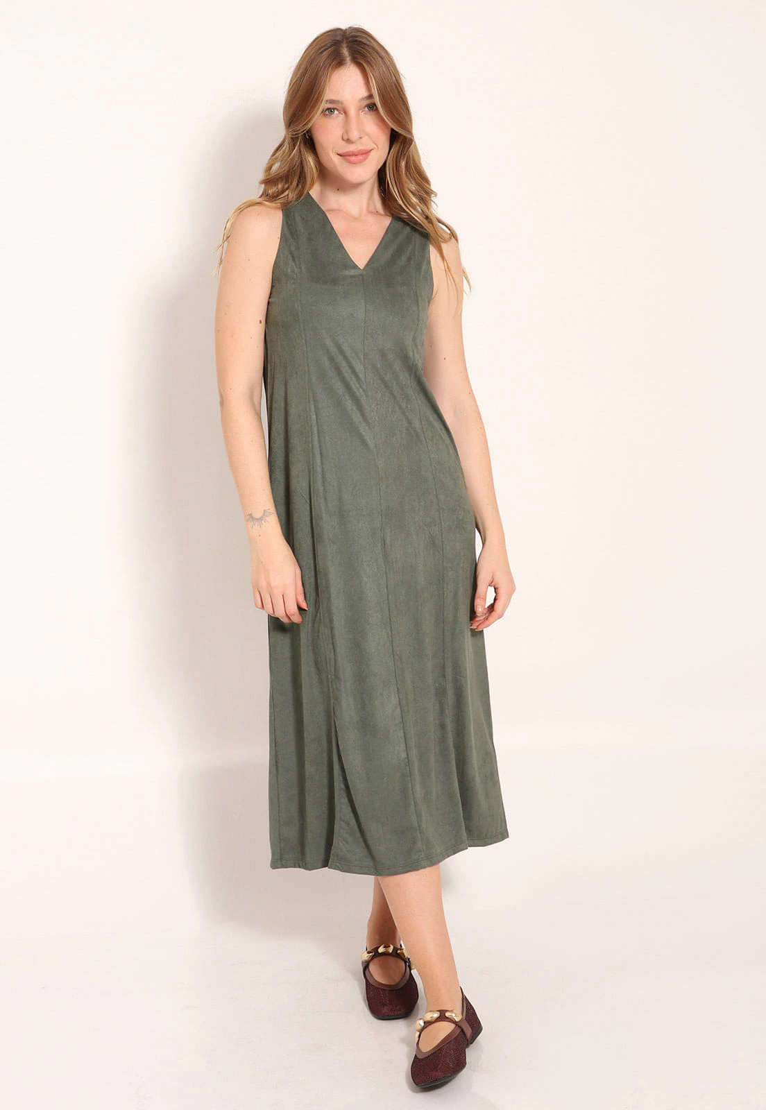 Vestido Suede Regata Evasê com Recorte