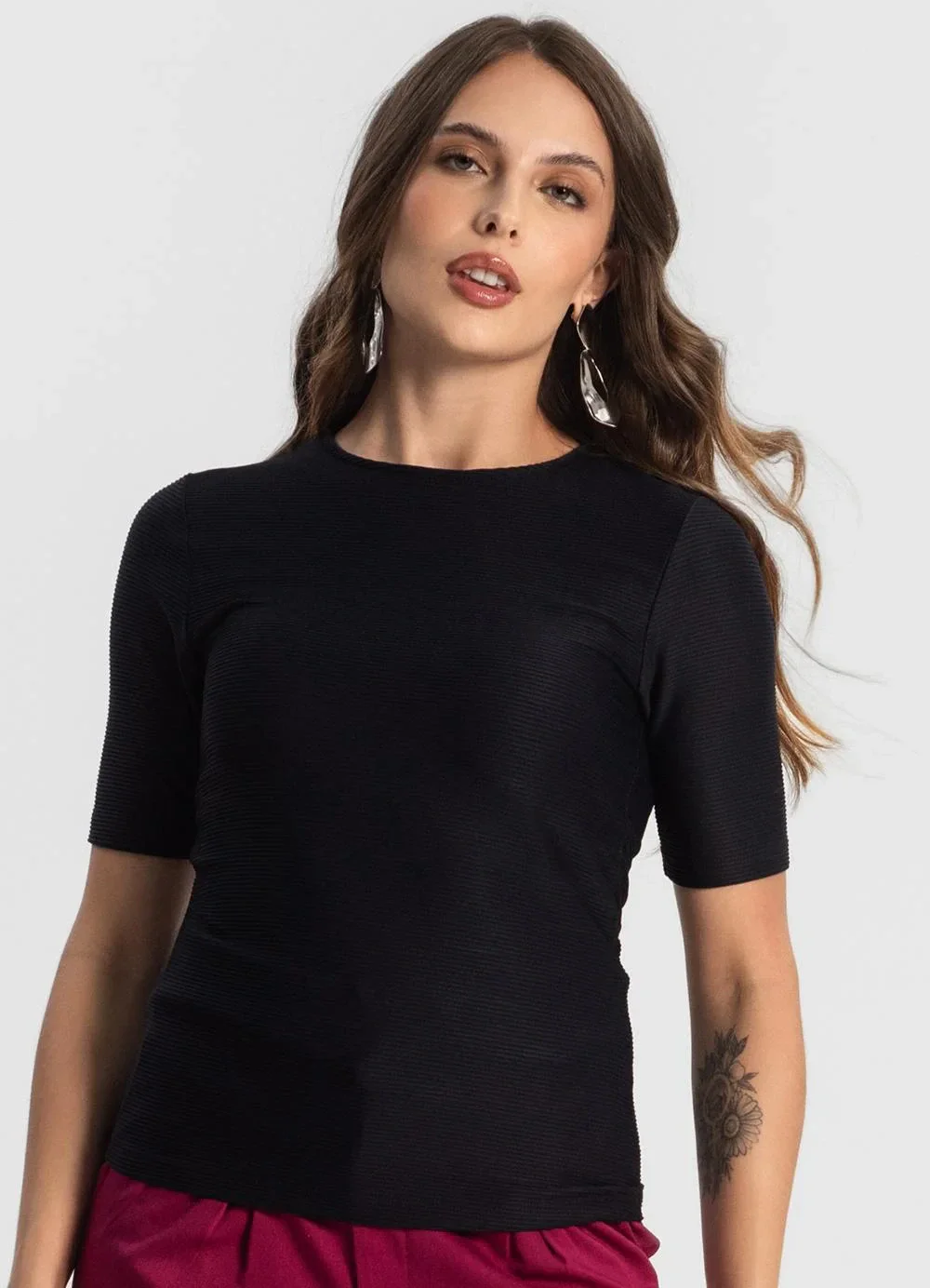 Endless - Blusa Feminina Manga Curta em Poly Preto