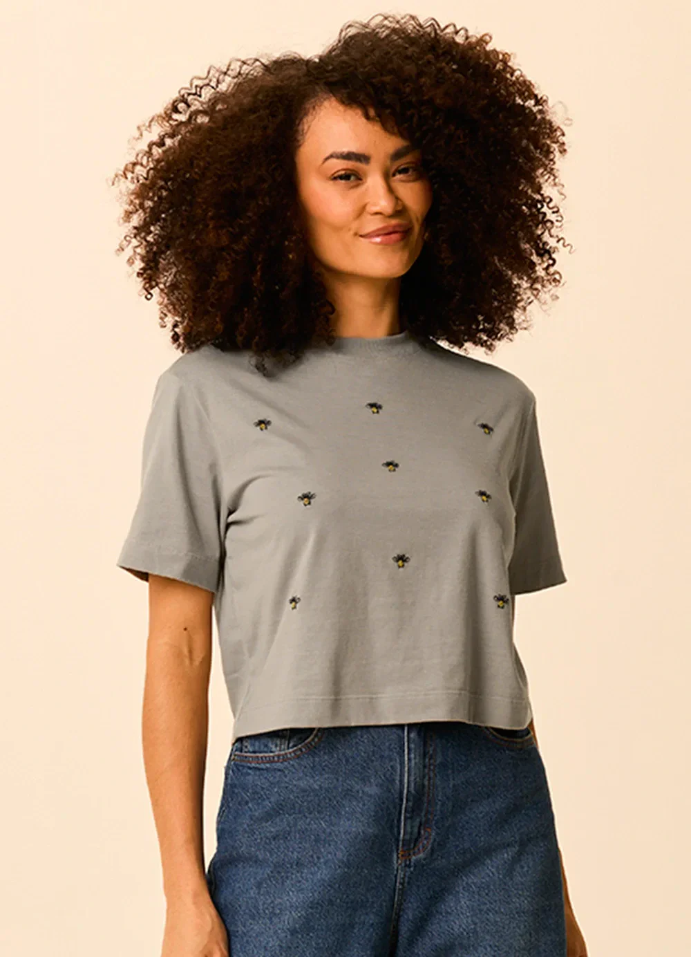 Malwee - Camiseta Curta Boxy Bordado de Abelhas Taupe