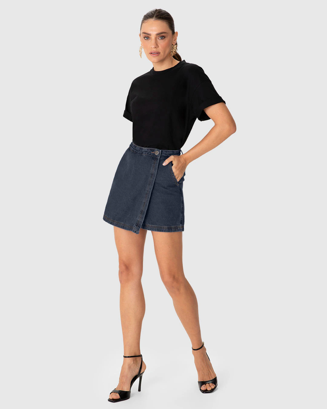 Shorts Saia Feminino Evasê Cintura Média Em Jeans 100% Algodão - ENFIM