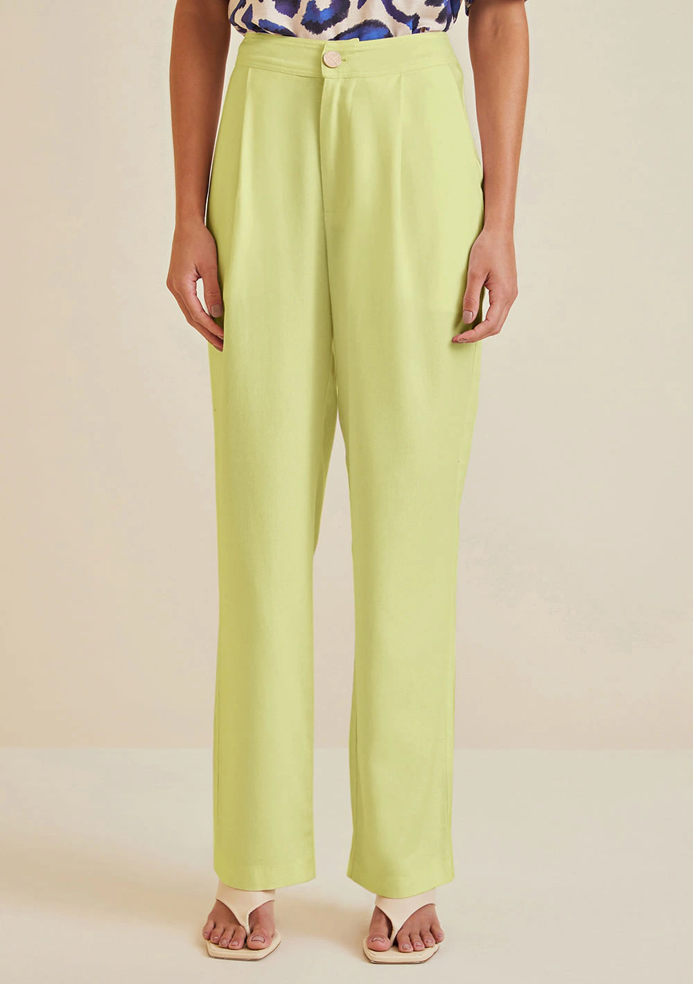 Calça Morena Rosa Reta Cós Alto Detalhe Bolso Verde Claro