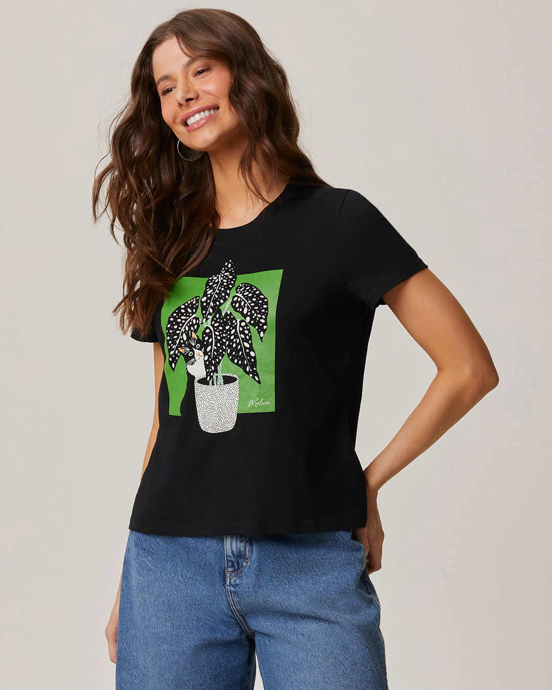 Camiseta Feminina Manga Curta Estampa Ilustrativa Frontal Em Algodão