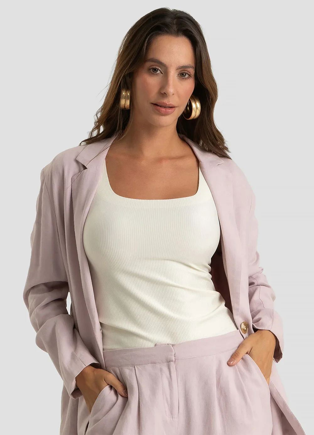 Dianna - Blazer Feminino com Ombreira em Viscolinho Lilás