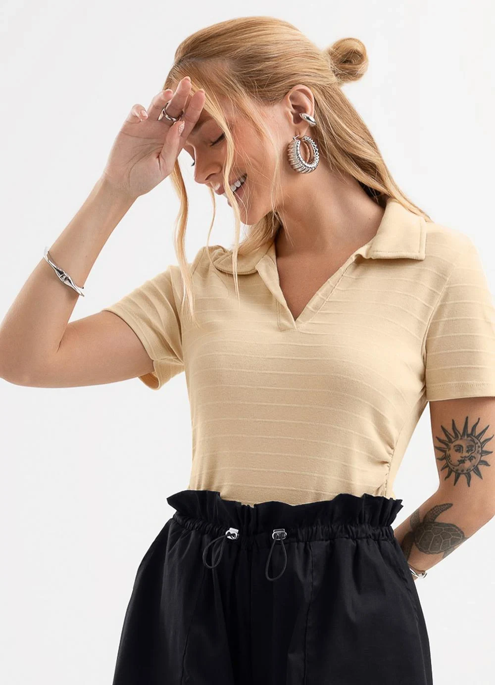 Cativa - Blusa Polo Listrada em Cotton Bege