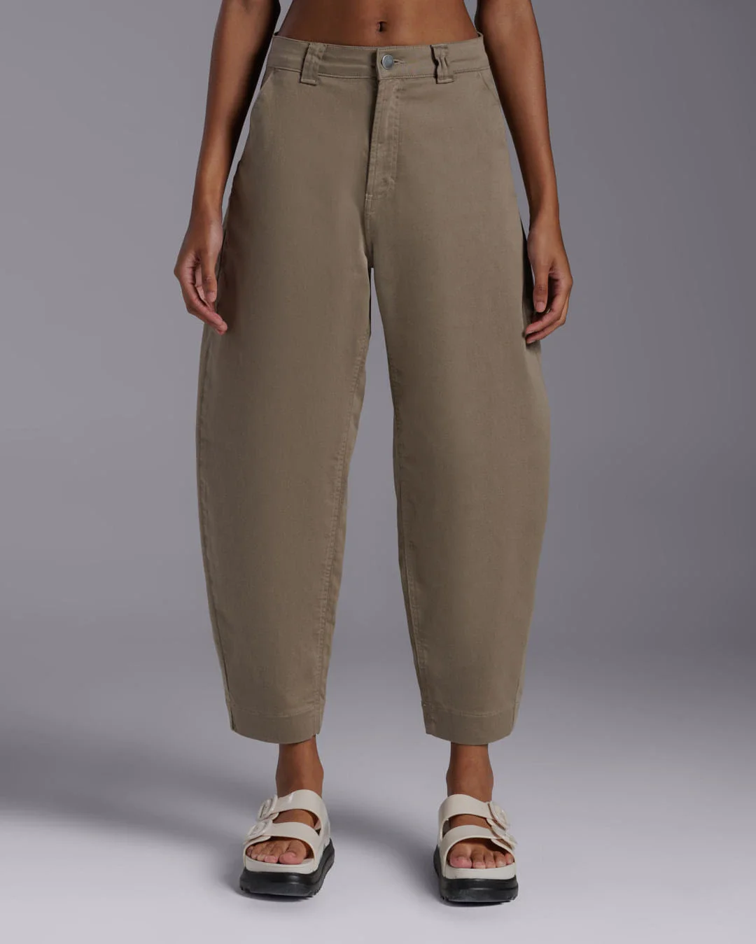 Calça Barrel Tech Flex Feminina - BASICAMENTE