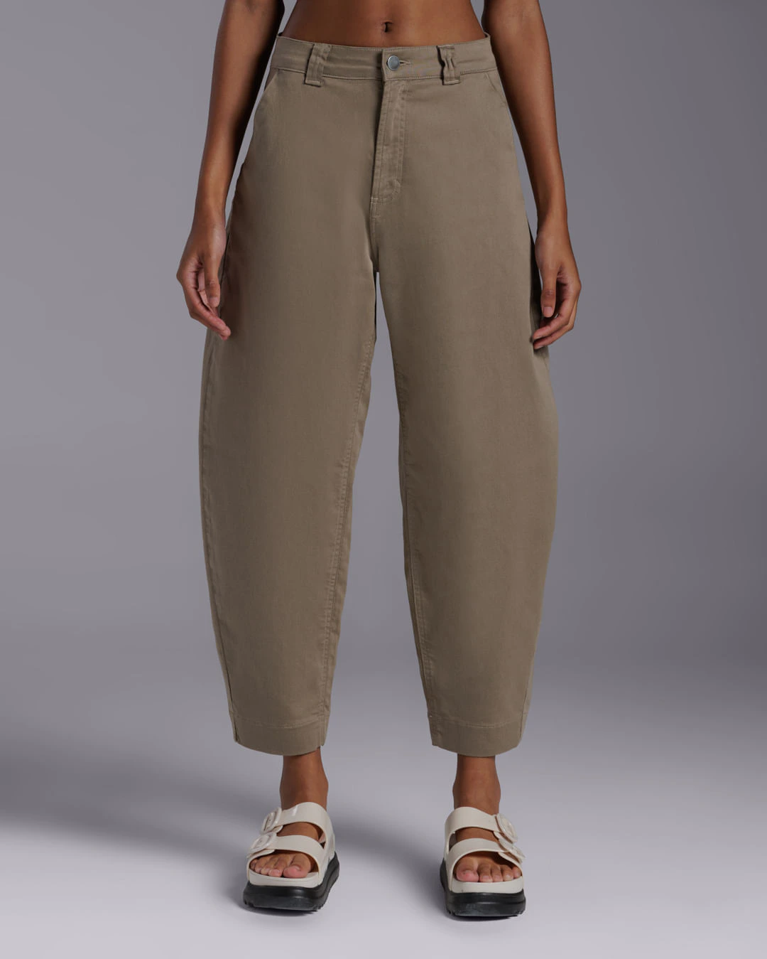 Calça Barrel Tech Flex Feminina - BASICAMENTE