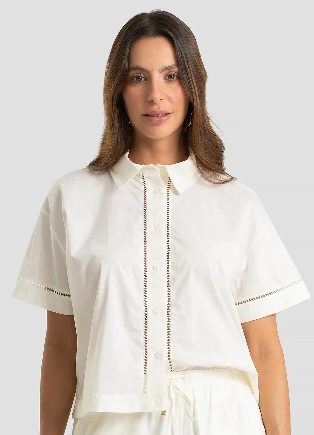 Dianna - Camisa Feminina em Tecido Tricoline Bege