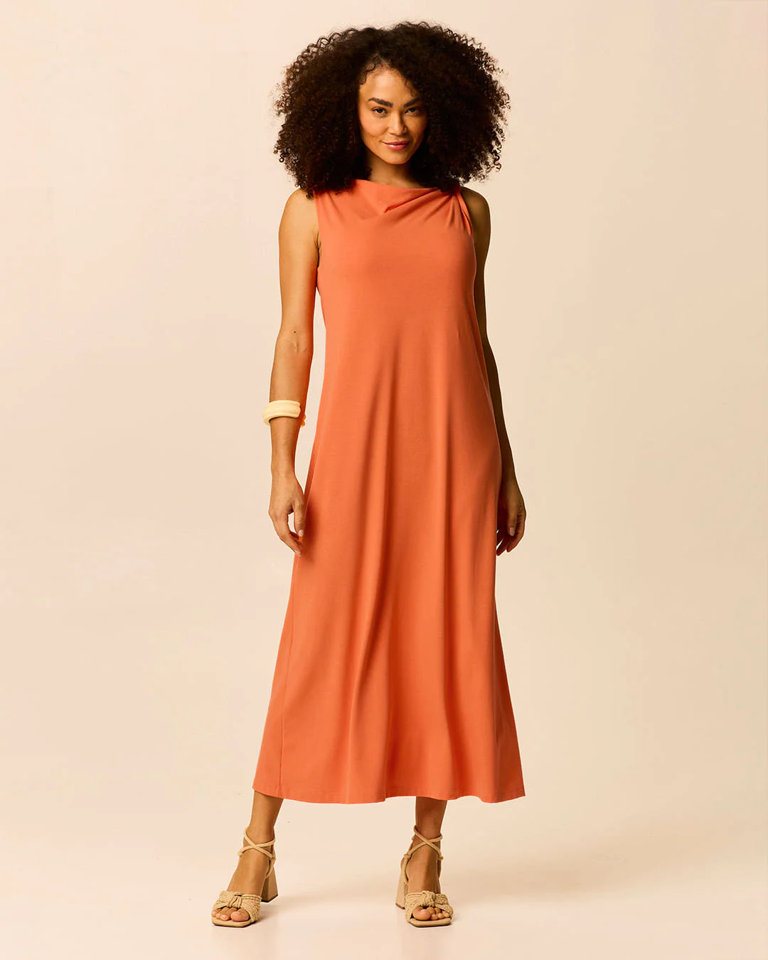 Vestido Midi Feminino Evasê Detalhe De Torção Em Malha Crepe