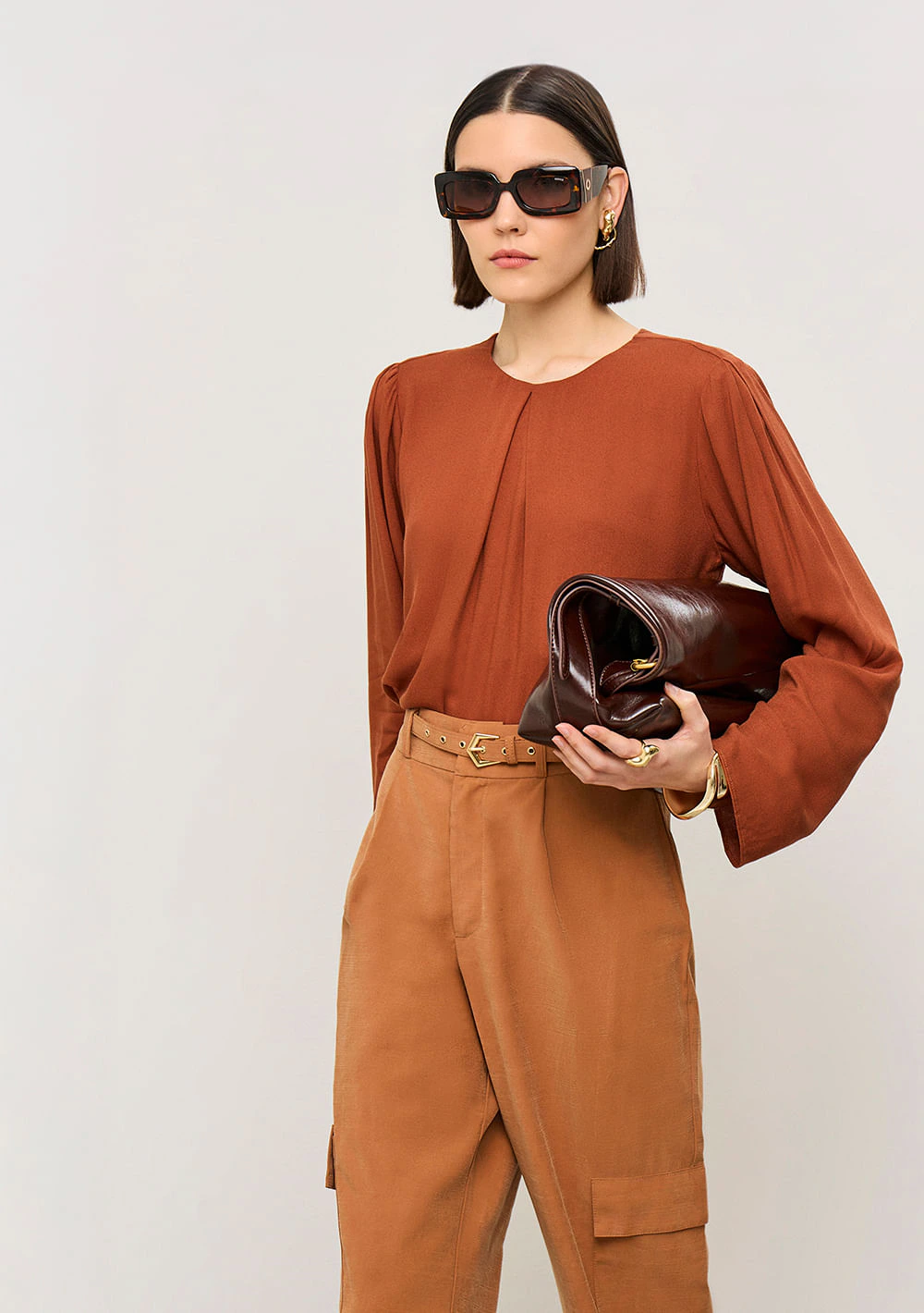 Blusa Iódice Solta Decote Careca Manga Longa Padrão Marrom