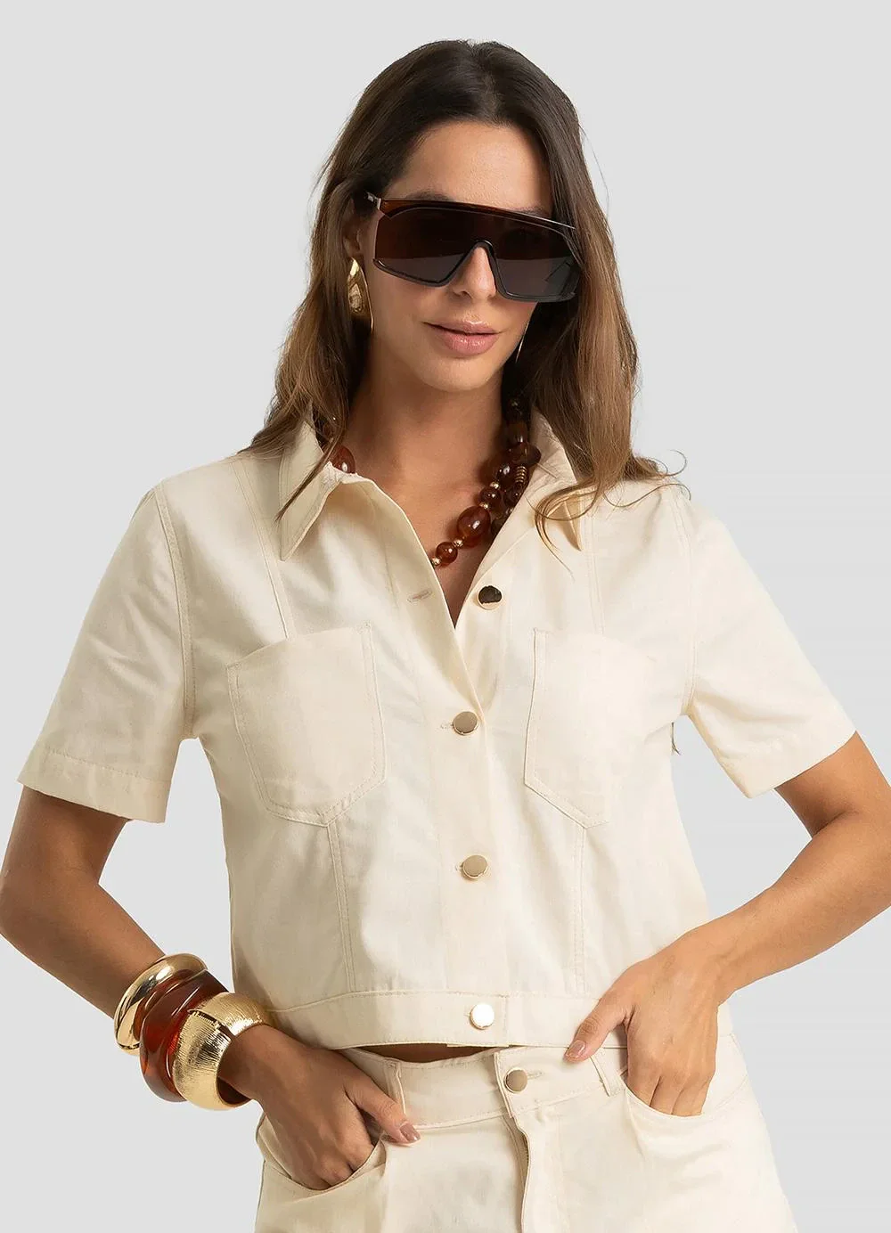 Dianna - Camisa de Botão e Bolsos Femininos Bege