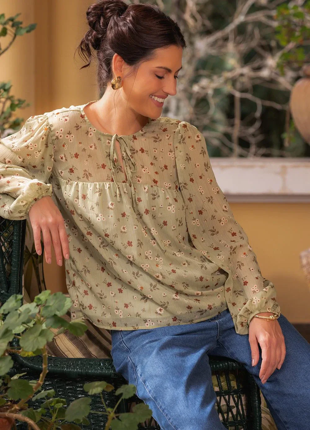 Quintess - Blusa Bata Floral Verde Menta em Chiffon Manga Longa com Amarração