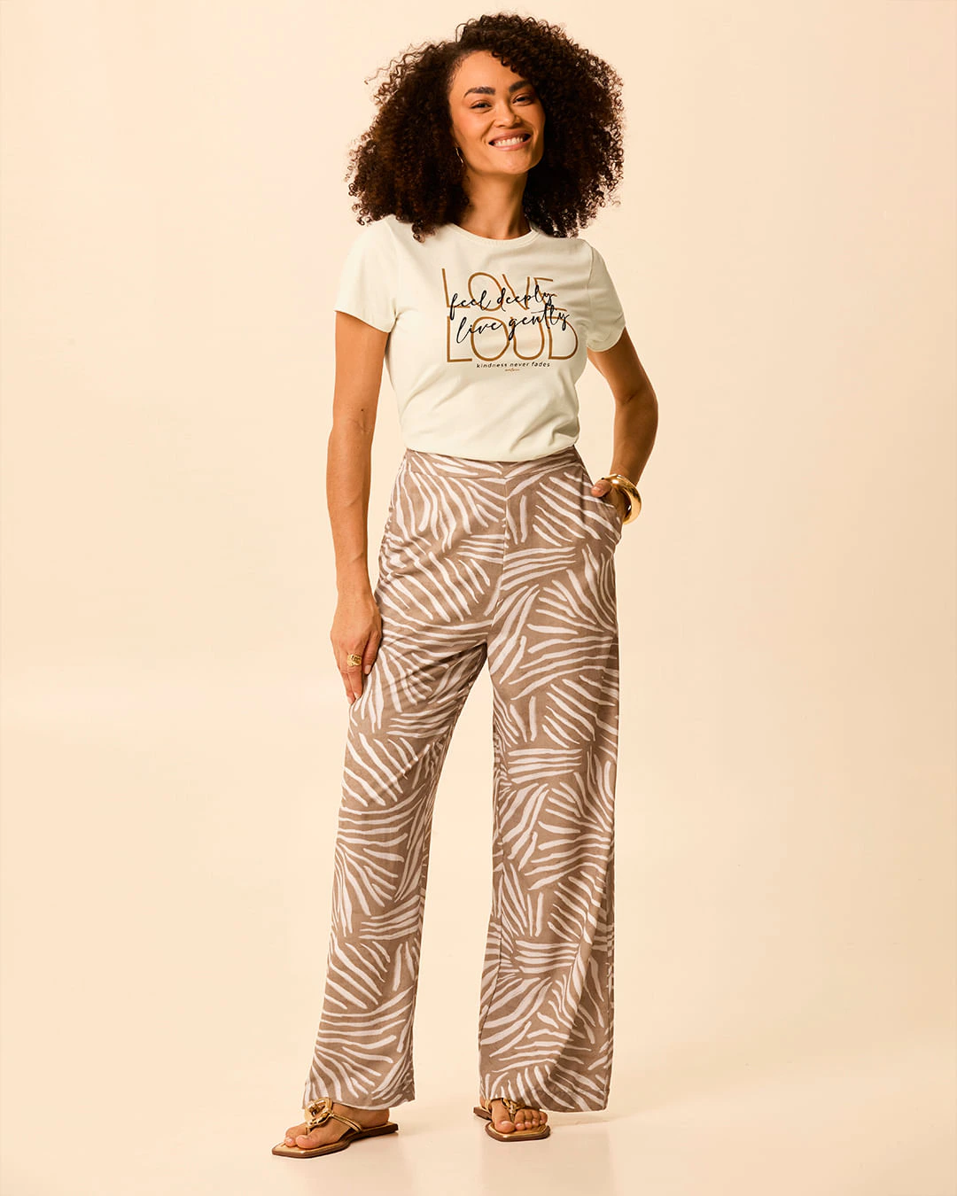 Calça Wide Leg Feminina Estampa Abstrata Bolso Faca Em Viscose