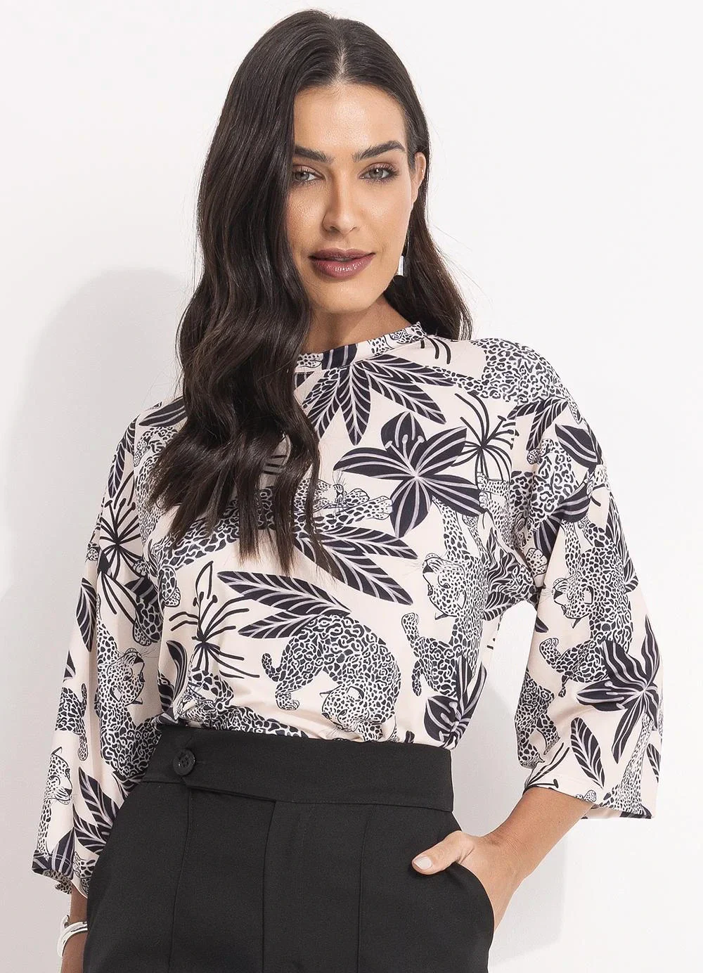 Quintess - Blusa Manga 3/4 em Malha Fria Estampada com Decote Redondo