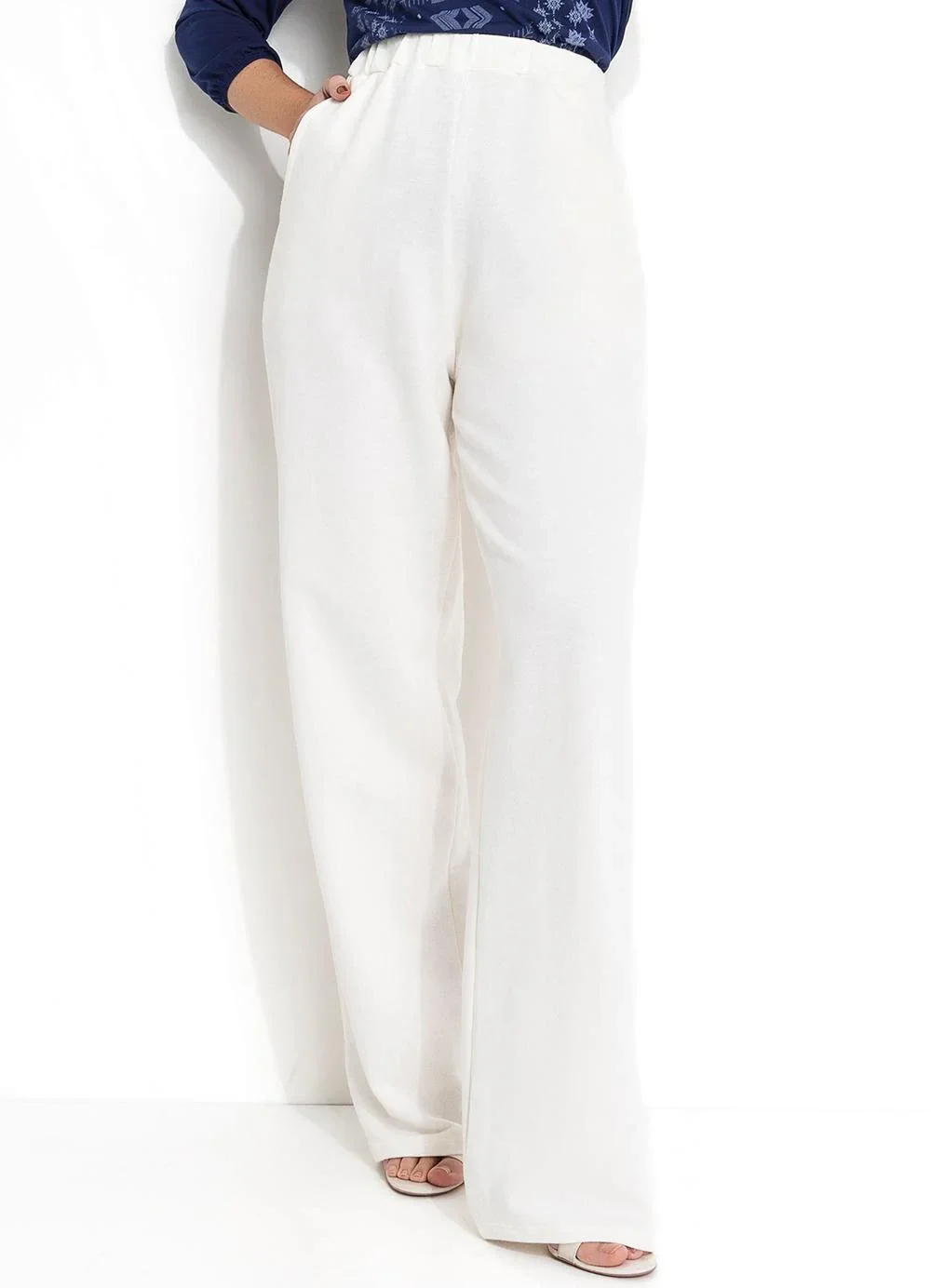 Moda Pop - Calça Pantalona Off White com Bolsos Funcionais