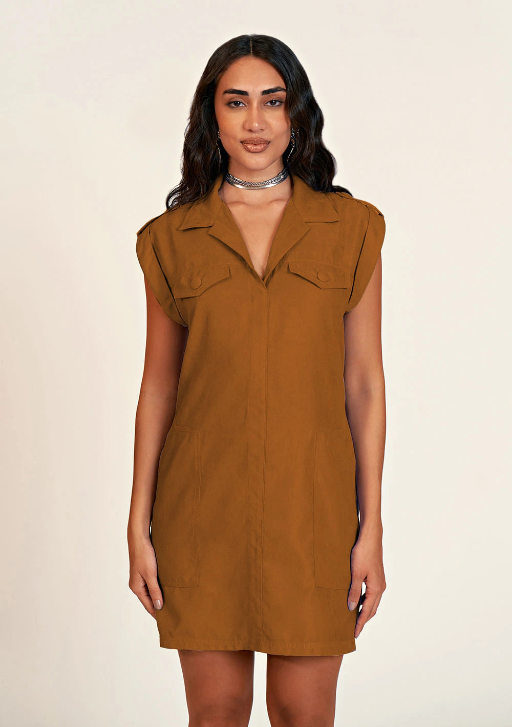 Vestido Zinco Curto Gola Camisa Com Faixa Caramelo