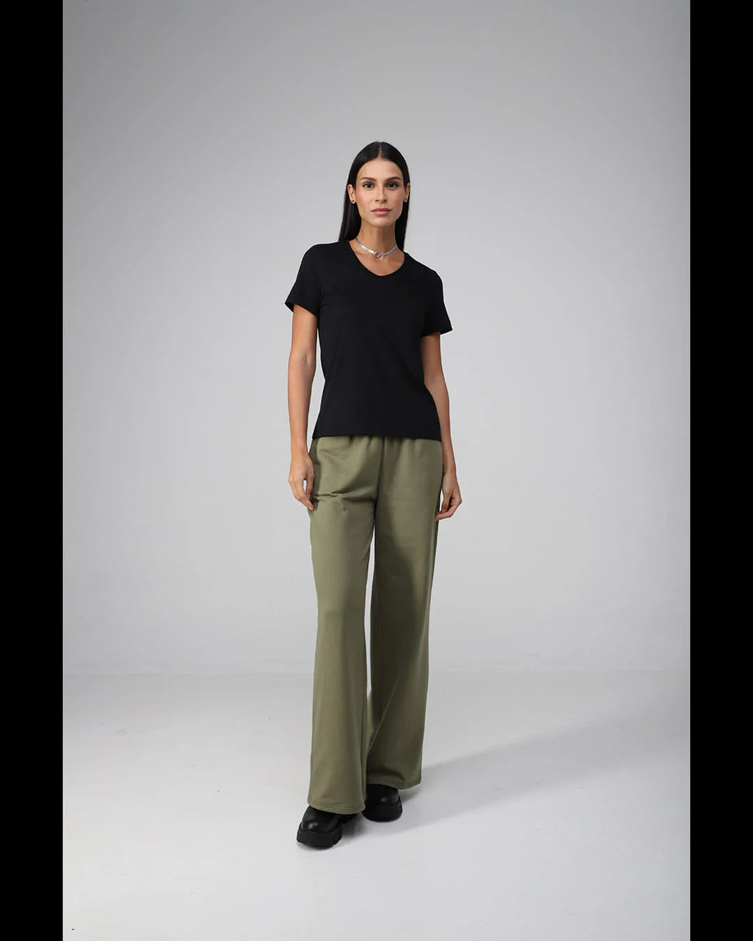 Tech T-Shirt Anti Odor Slim Gola V Feminina - BASICAMENTE