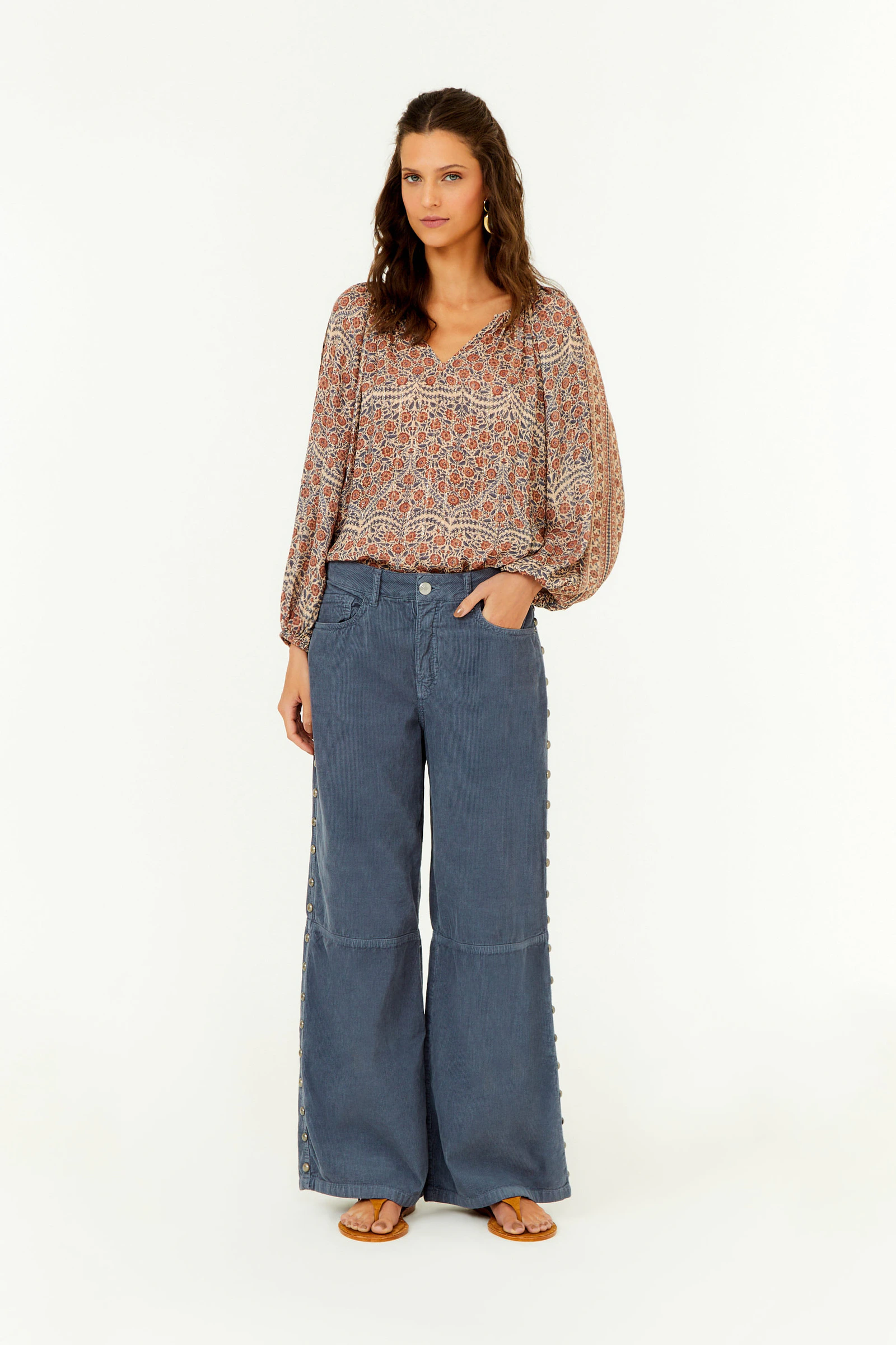 Calça Veludo Cotelê Wide Tachas