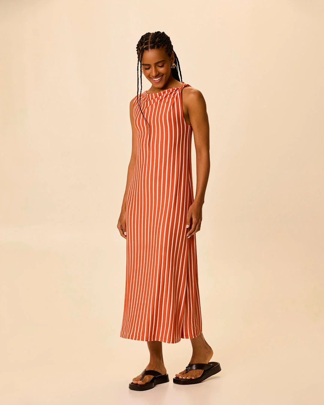 Vestido Midi Feminino Detalhe Torção Na Alça Em Viscose Listrada