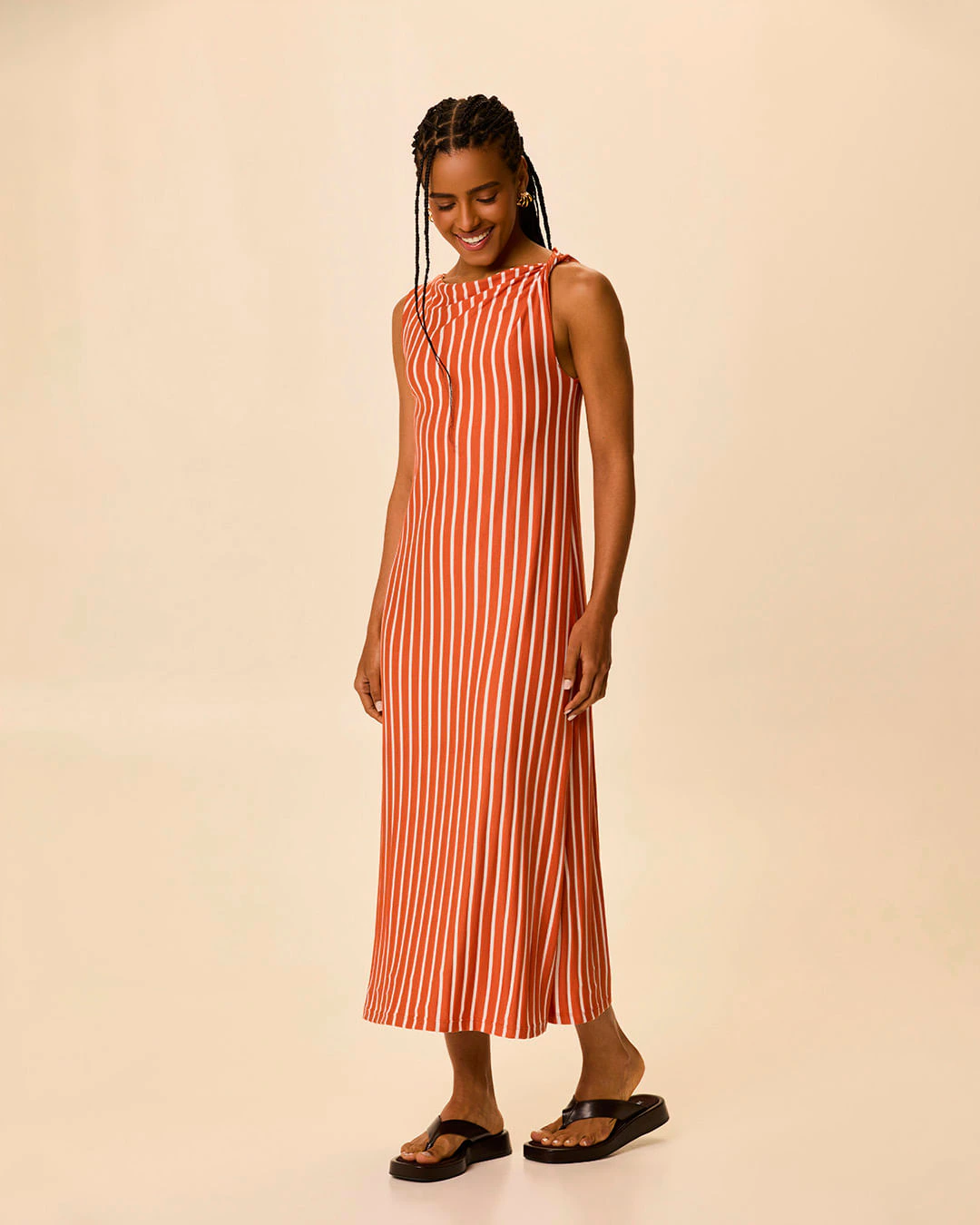 Vestido Midi Feminino Detalhe Torção Na Alça Em Viscose Listrada