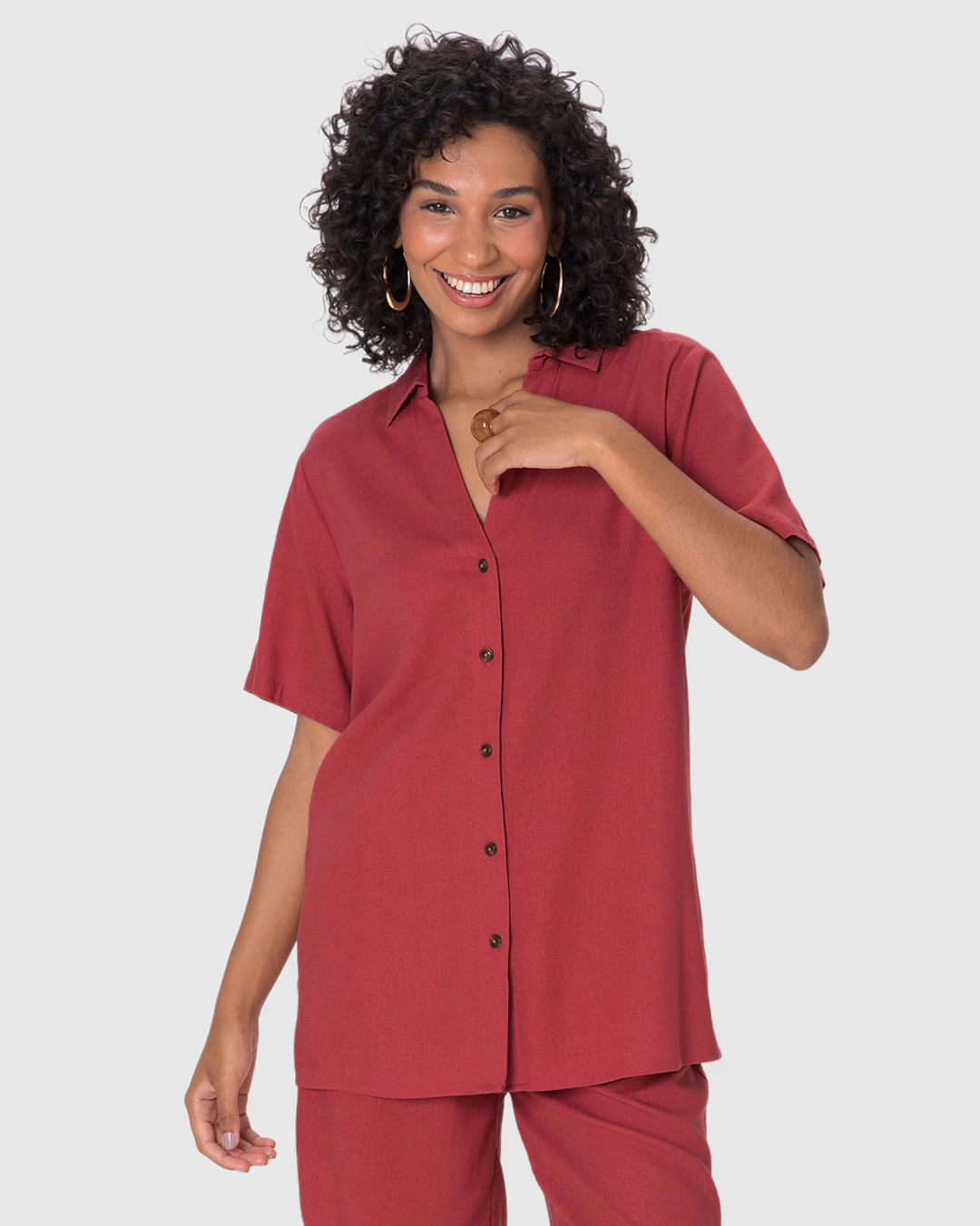 Camisa Básica Feminina Abotoamento Frontal Manga Curta Em Viscolinho