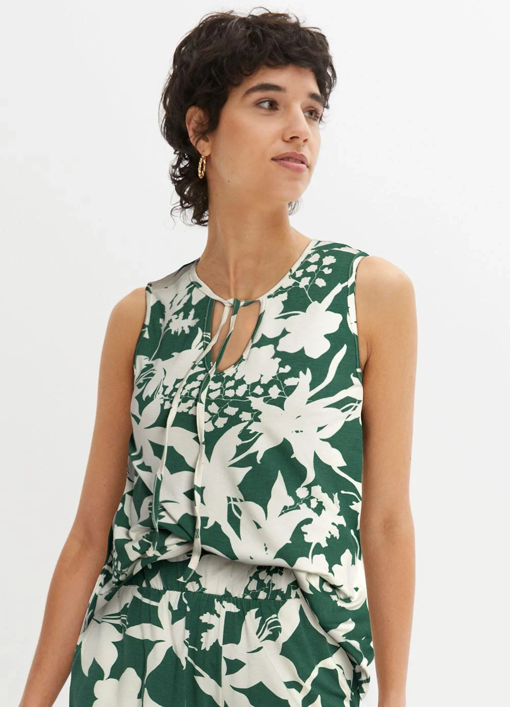 bonprix - Regata Ramo de Flores em Malha de Viscose