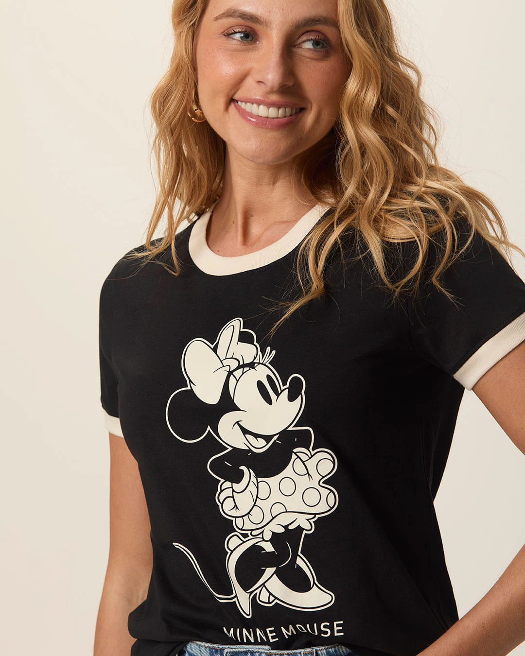Camiseta Feminina Gola E Manga Contraste Minnie Mouse Em Algodão