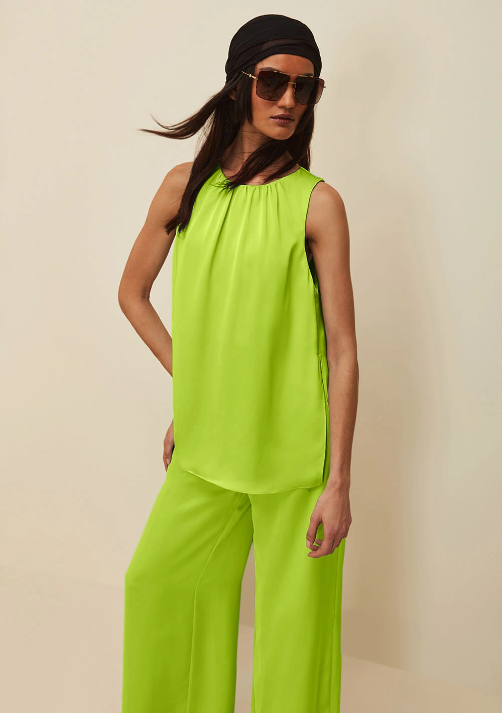 Blusa Morena Rosa Decote Redondo Cava Em V Abertura Lateral Verde Claro