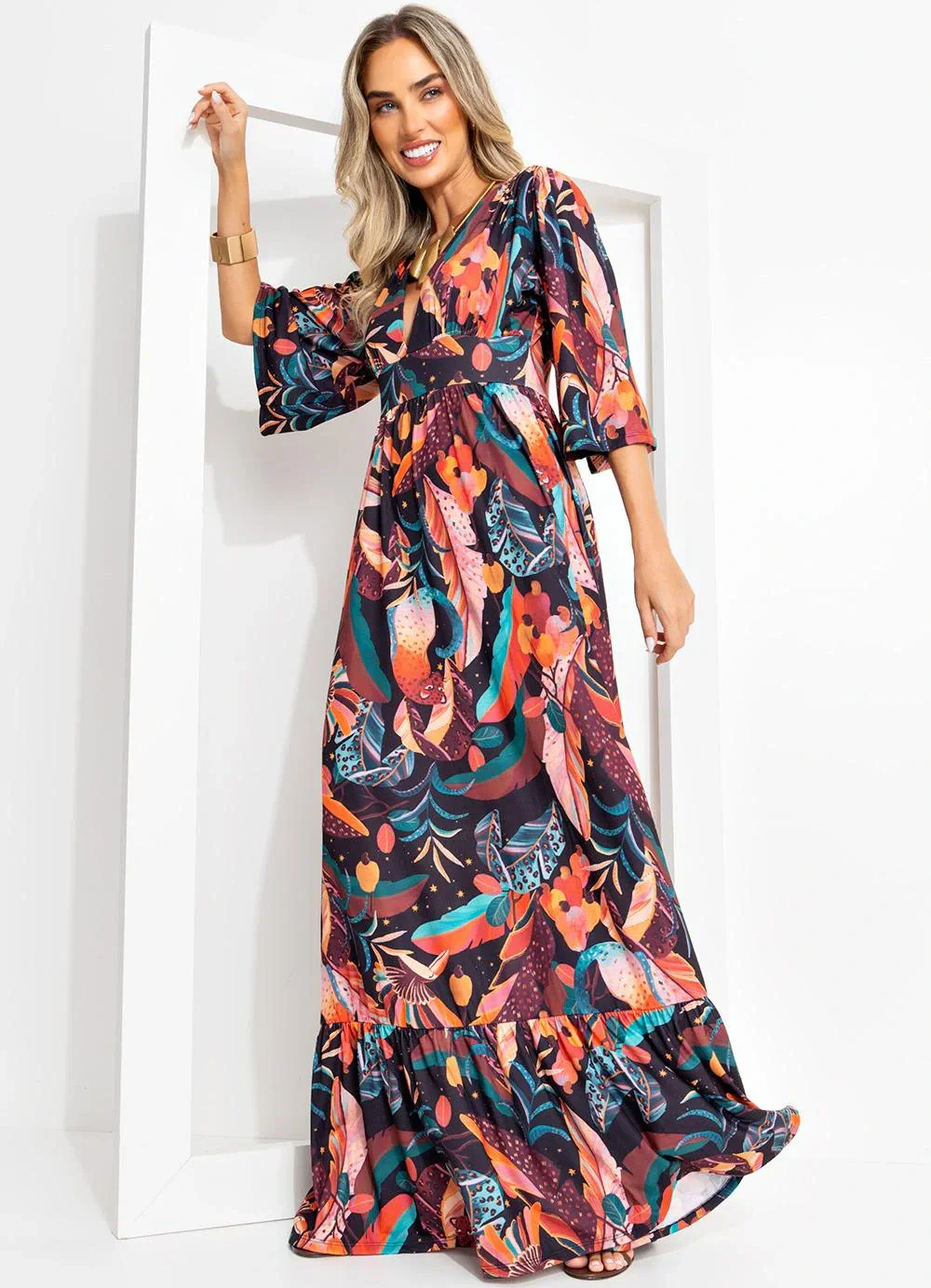 Quintess - Vestido Longo Tropical Preto com Mangas Amplas