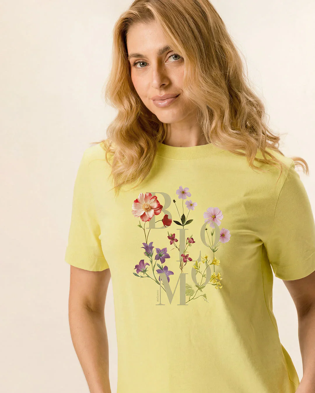 Camiseta Reta Feminina Estampa Temática Floral Em Malha Algodão