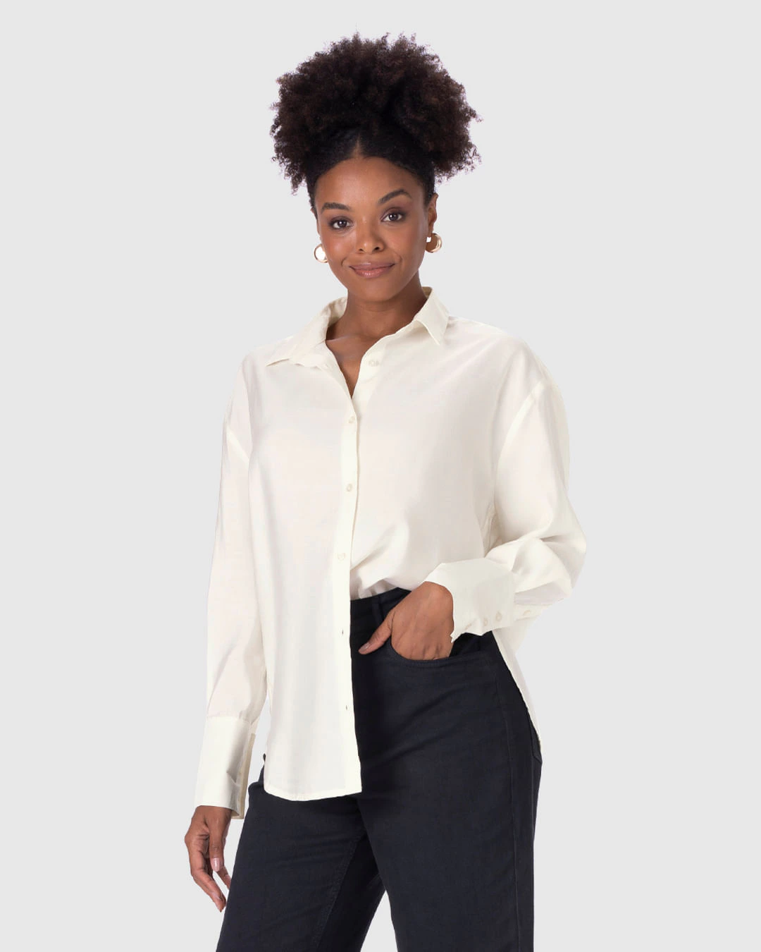 Camisa Feminina Barra Arredondada Em Tecido Acetinado