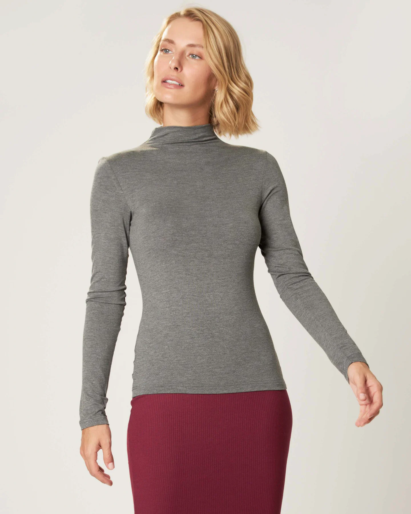 Blusa Básica Feminina Gola Alta Em Viscose Stretch